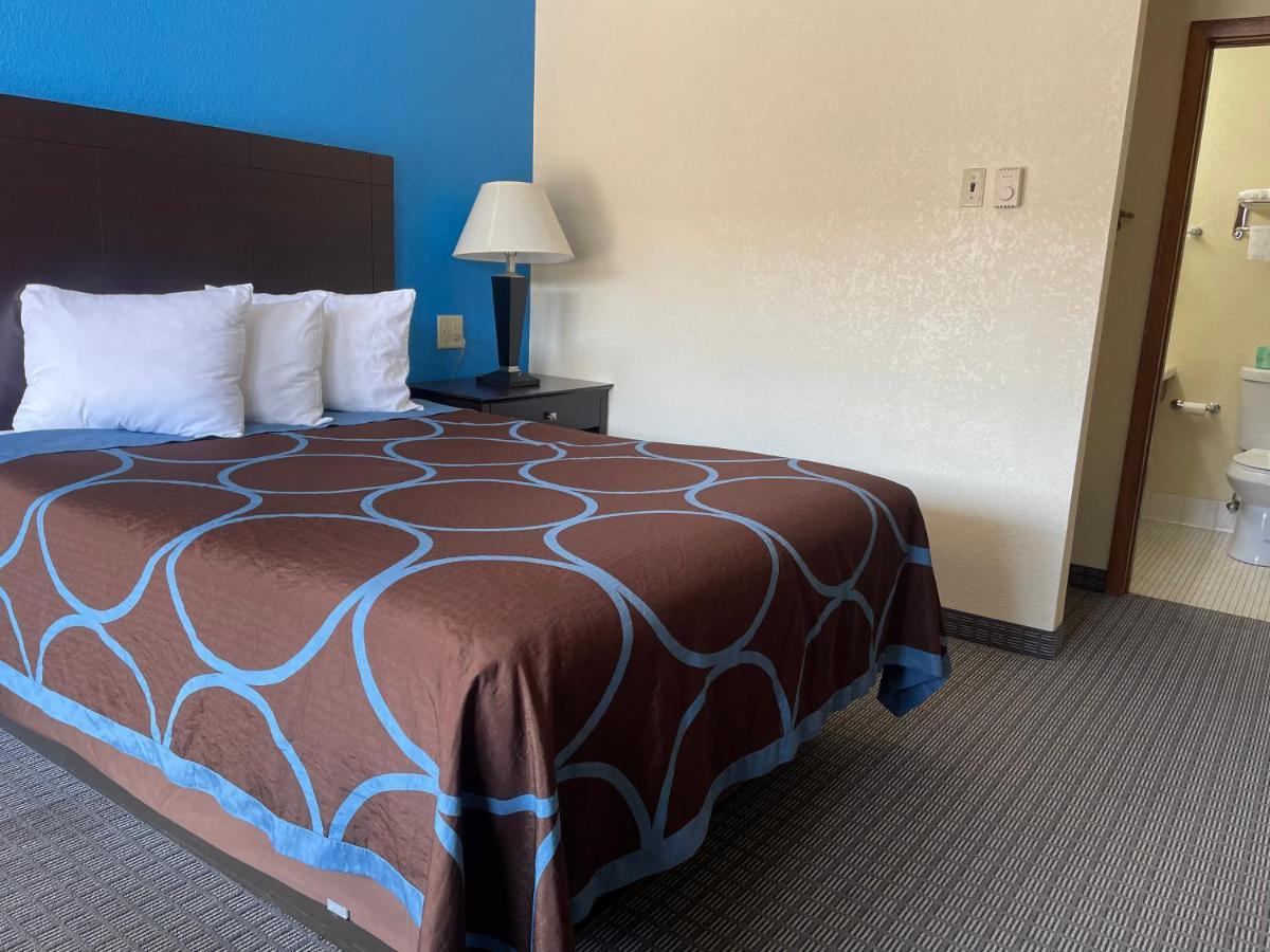 Amerivu Inn & Suites 오 클레어 외부 사진
